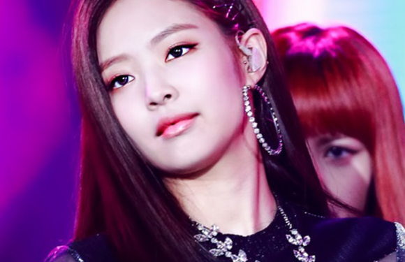 BLACKPINK’s Jennie sorgt sich um ihren Knöchel