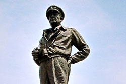 MacArthur-Statue