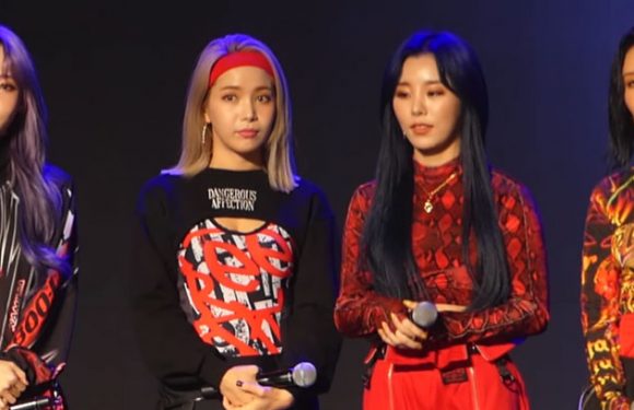 Shortnews: MAMAMOO haben nun insgesamt mehr als 960.000 Verkäufe in Korea erzielt; zusammengerechnet mit den Verkäufen in Japan haben sie damit nun die 1 Mio. Marke überschritten – Gratulation!