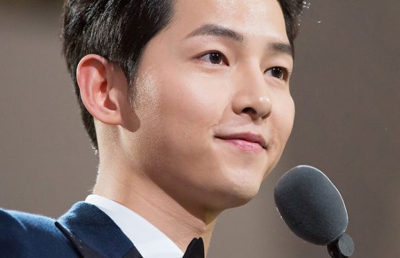 Song Joongki spendet 100 Mio. Won an medizinisches Personal