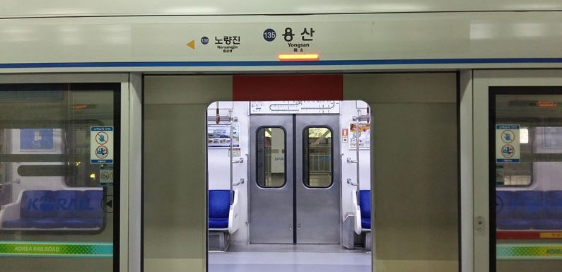 U-Bahn Durchsage rührt Pendler in Seoul zu Tränen