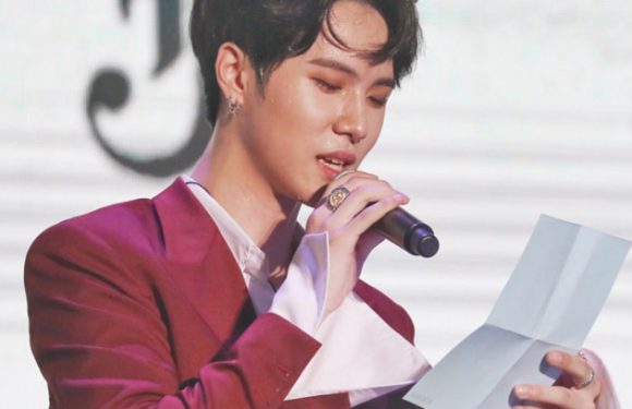 Kim Donghan hatte Mandeloperation, erholt sich nun