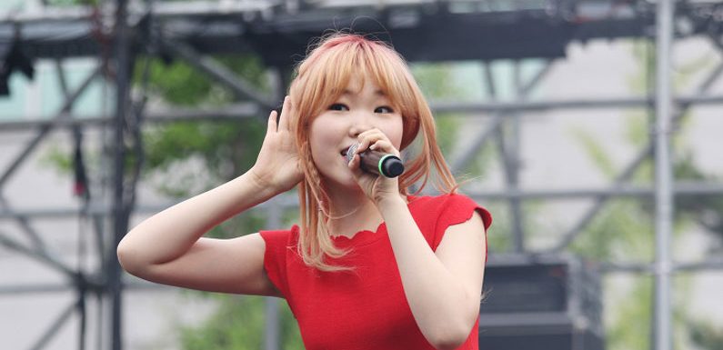 AKMU’s Suhyun singt den koreanischen OST für Disney’s Mulan