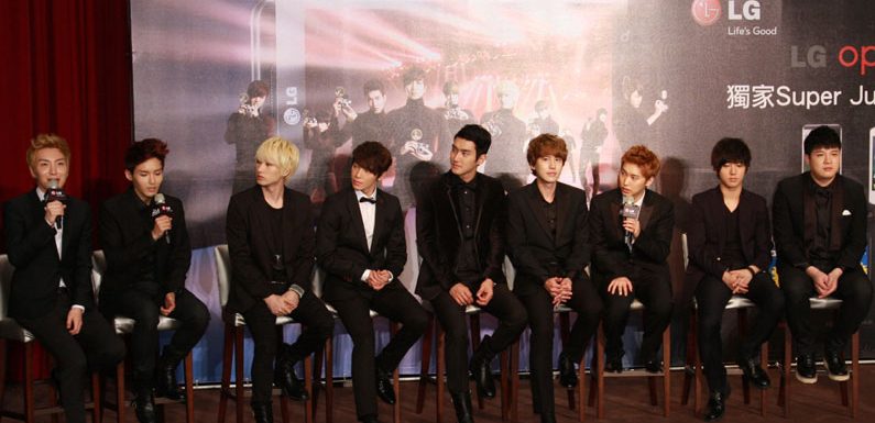 Shortnews: Alle neun aktiven Member von Super Junior werden bei „Yoo Heeyeol’s Sketchbook“ zu Gast sein – erstmals seit elf Jahren in der ganzen Truppe!