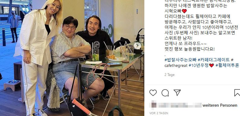 Bang Sihyuk hat sich am Fuß verletzt & braucht im Moment einen Rollstuhl