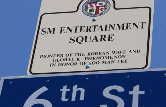 Shortnews: Das SM Entertainment Square-Schild wurde nun offiziell an der Kreuzung 6th Street & Oxford Ave in Los Angeles, Kalifornien, aufgestellt