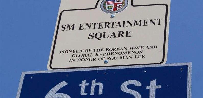 Shortnews: Das SM Entertainment Square-Schild wurde nun offiziell an der Kreuzung 6th Street & Oxford Ave in Los Angeles, Kalifornien, aufgestellt